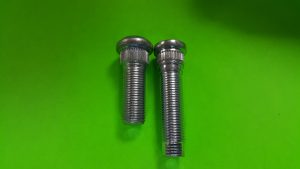 Scout II Rear Wheel Stud Stock VS Extended